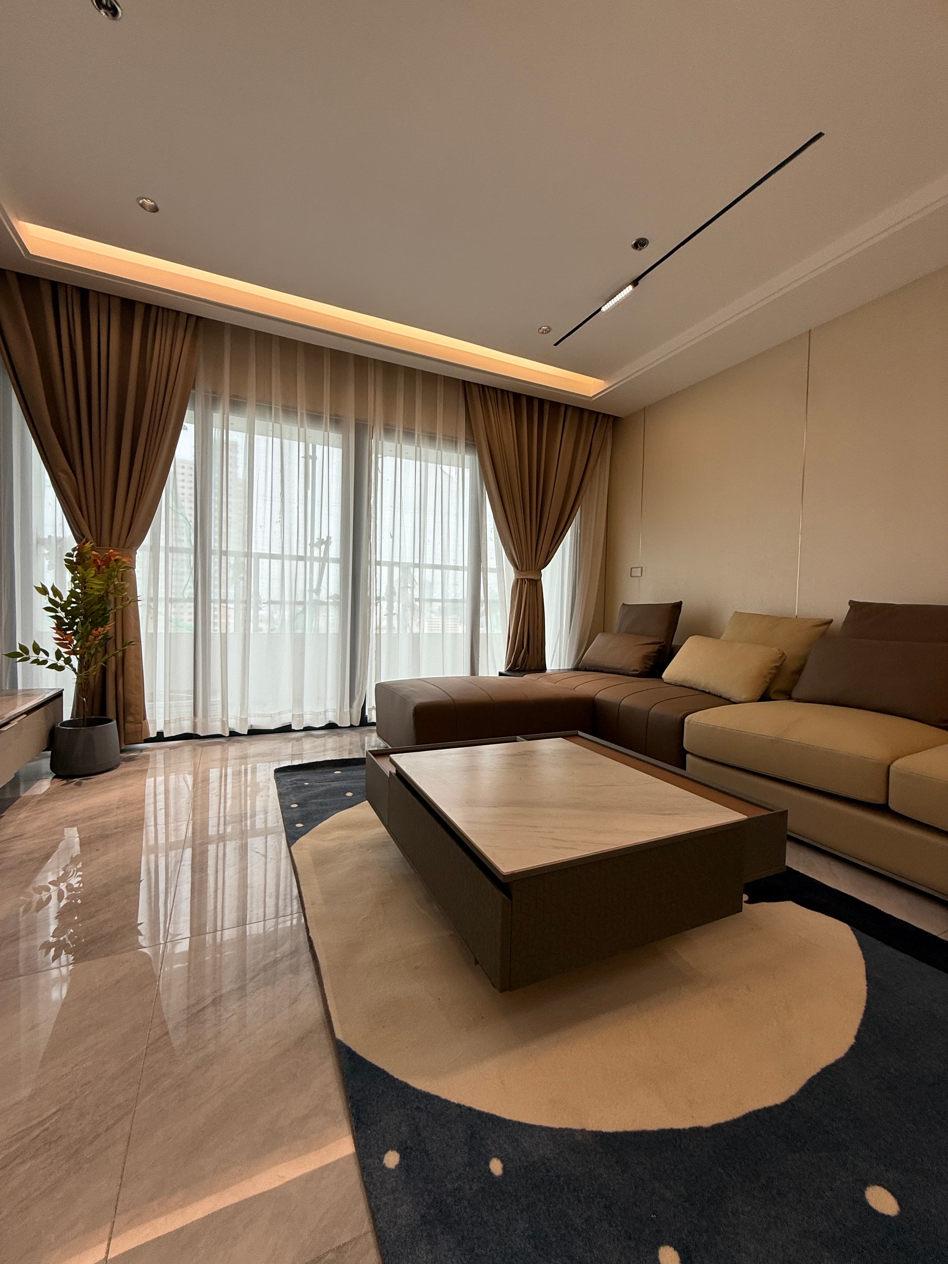 [Avenida Tower] Unit A - Image 1