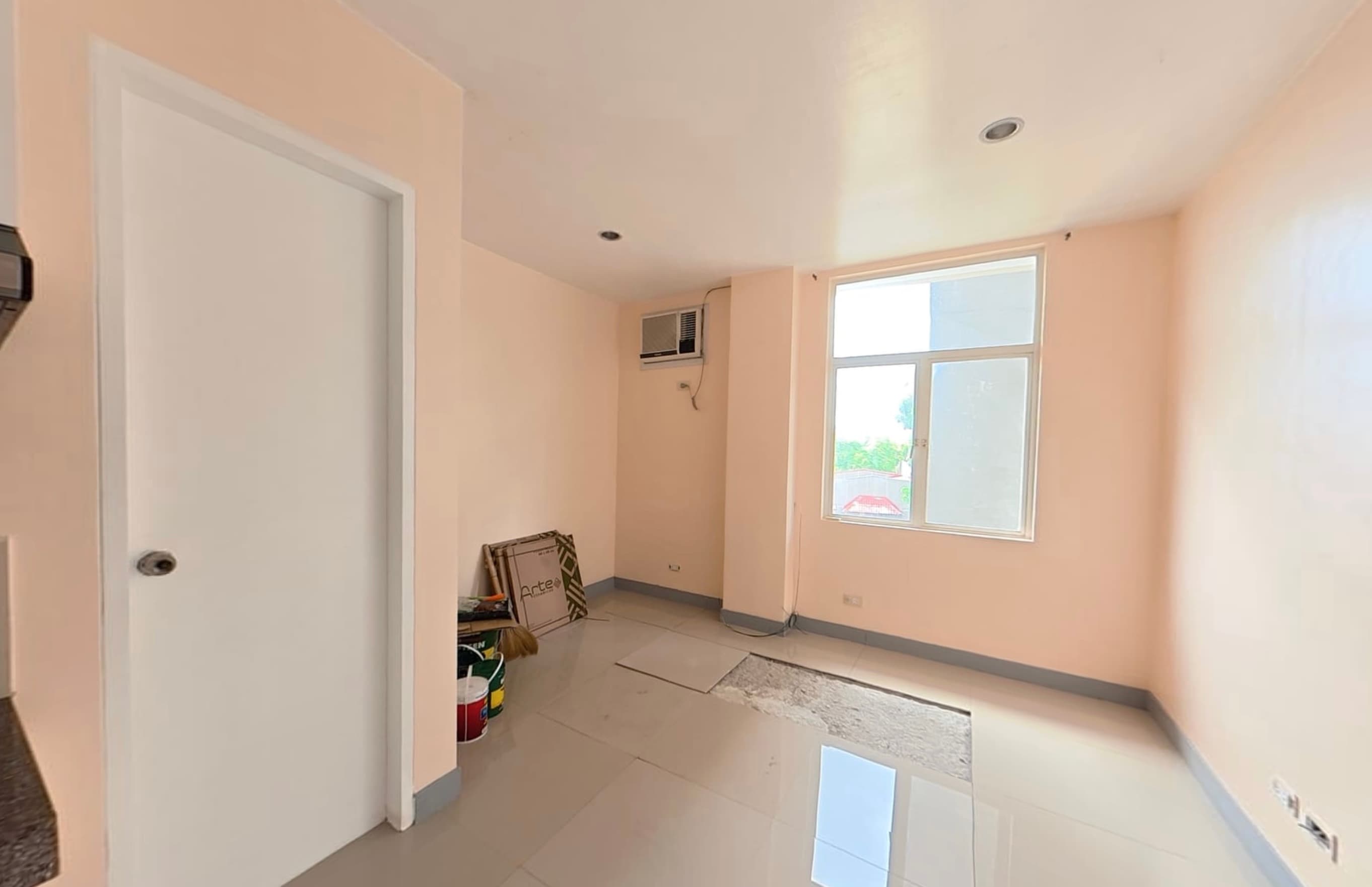 Comfortable 1BR unit in 2E  DMSY HOLDINGS building - Image 1