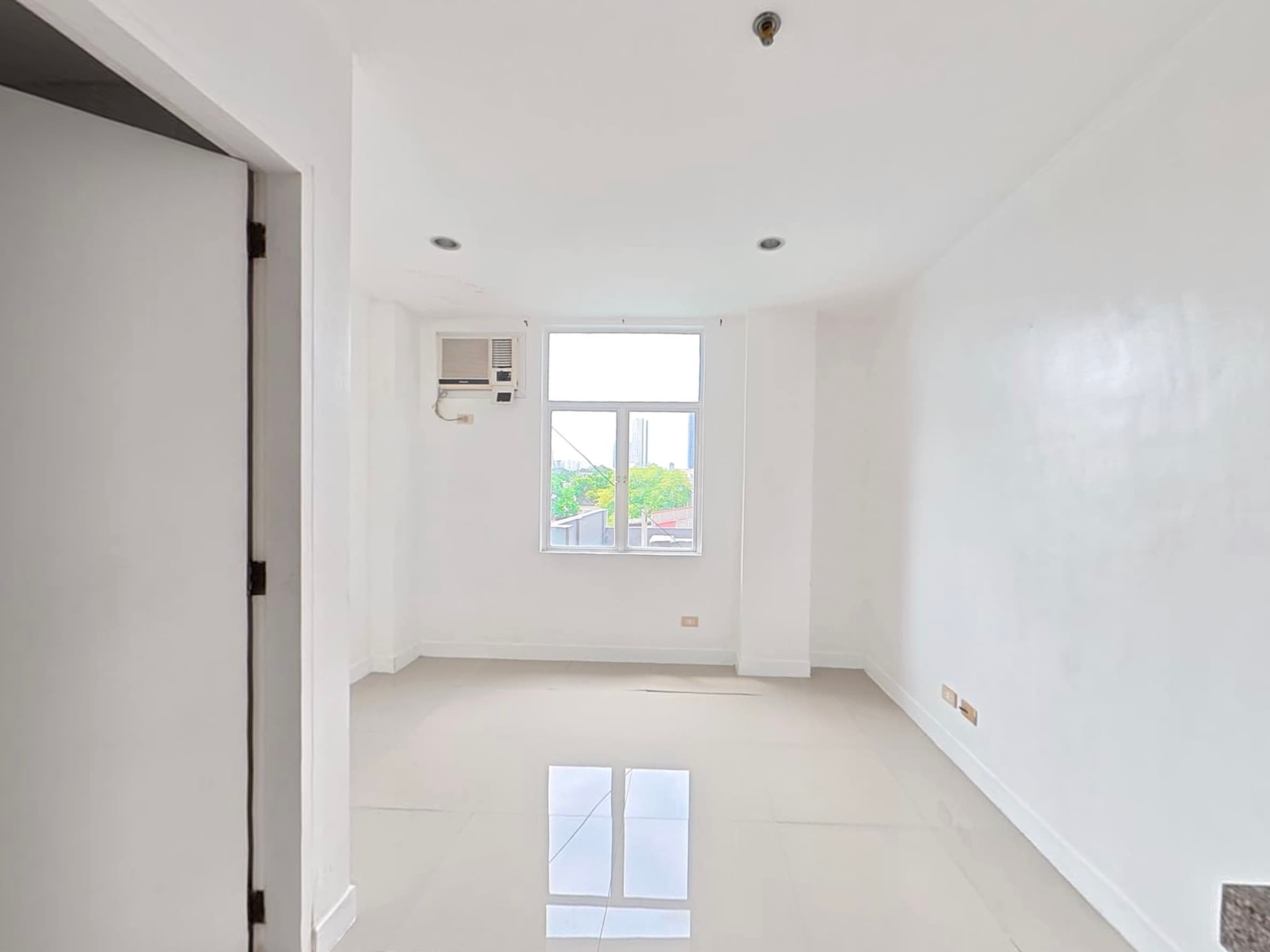 Comfortable unit in 2A  DMSY HOLDINGS building - Image 1