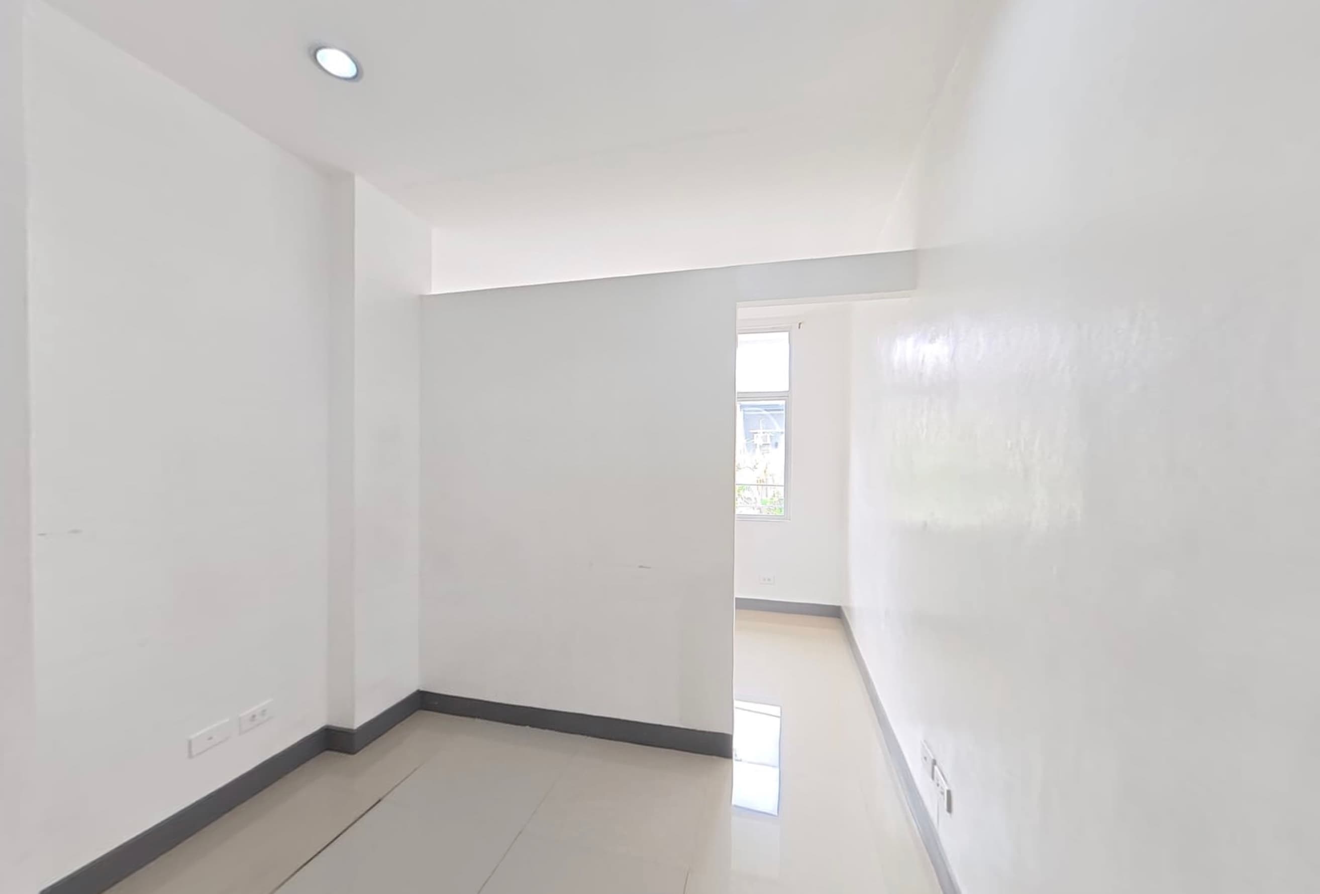Comfortable 2BR unit in 2H  DMSY HOLDINGS building - Image 1